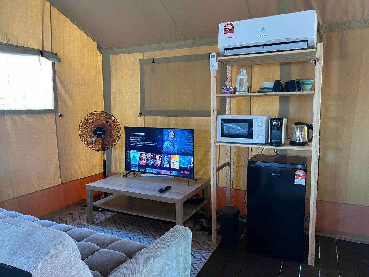 Rembulan Escape - Beachfront Safari Tent カンポン・ペナリック エクステリア 写真