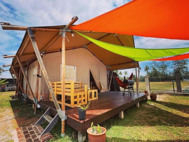 Rembulan Escape - Beachfront Safari Tent カンポン・ペナリック エクステリア 写真
