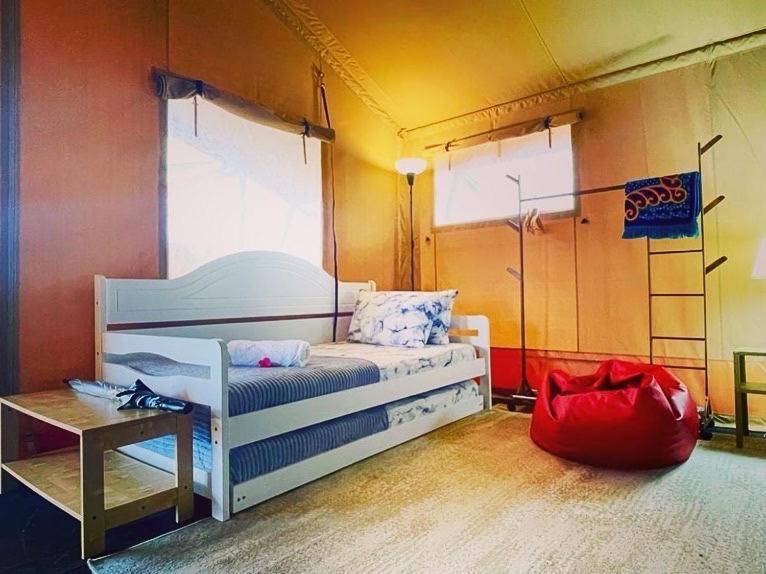Rembulan Escape - Beachfront Safari Tent カンポン・ペナリック エクステリア 写真