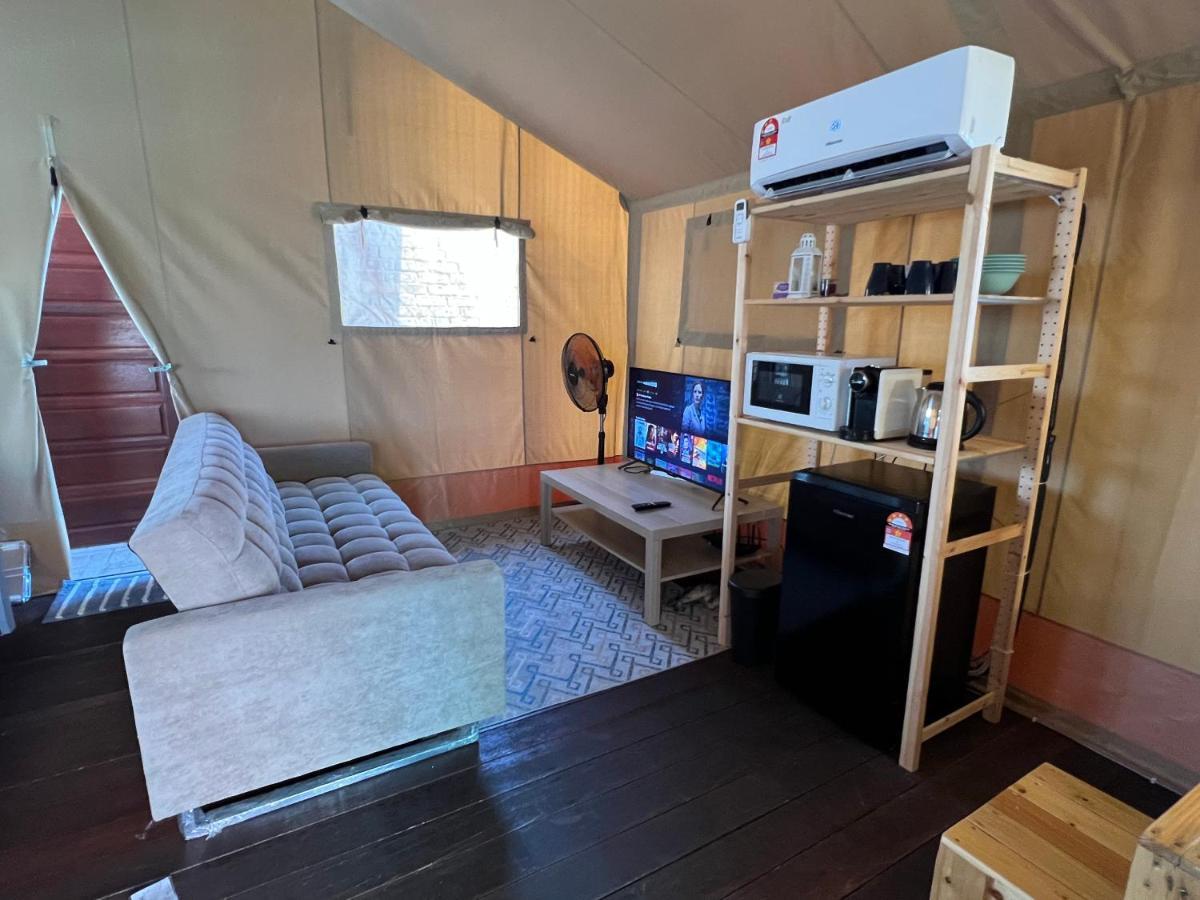 Rembulan Escape - Beachfront Safari Tent カンポン・ペナリック エクステリア 写真