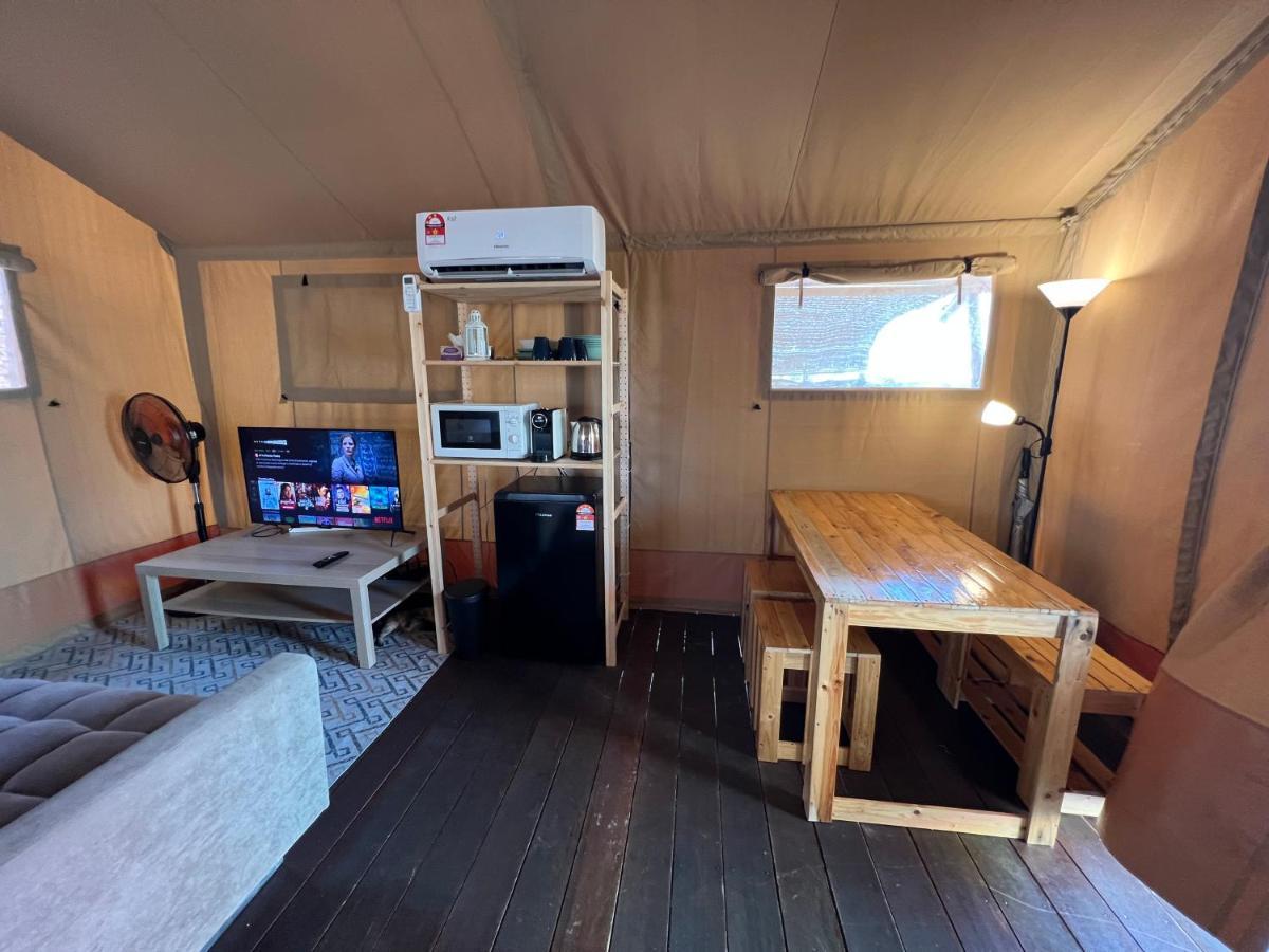 Rembulan Escape - Beachfront Safari Tent カンポン・ペナリック エクステリア 写真